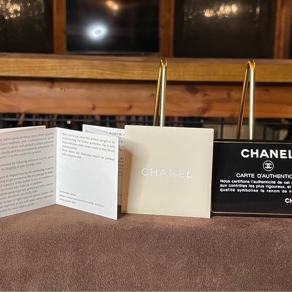 Authentic Chanel “Camellia” red quilted long bifold wallet - Picture 5 of 12